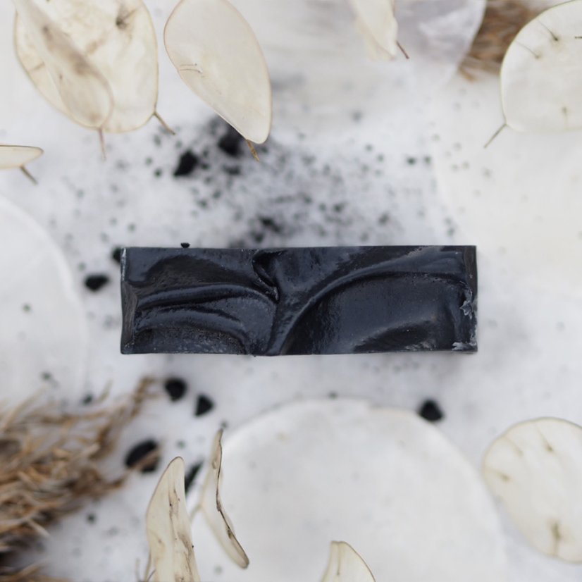 Almara Soap tuhé mýdlo Black as my Soul