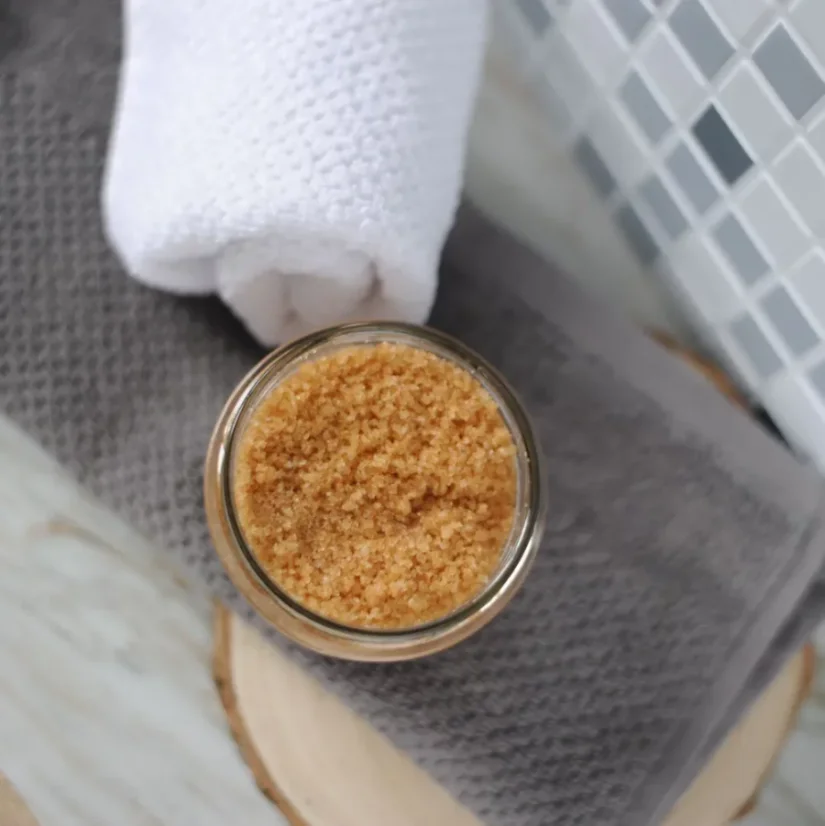 Almara Soap Přírodní scrub na tělo Salted Caramel