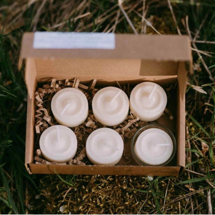 Vontree Candle Sójová čajová svíčka se svícnem Něžný dotek