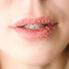 Almara Soap Přírodní scrub na rty Bubblegum