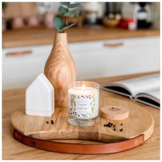 Vontree Candle Sójová vonná svíčka Černý pepř a Santal
