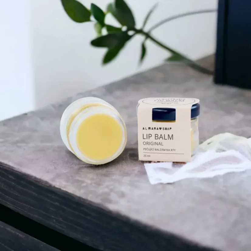 Almara Soap Přírodní balzám na rty Original