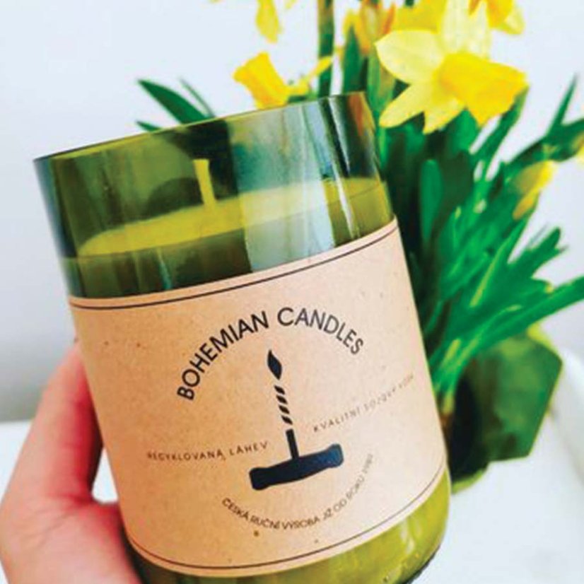 Aromka vonná sójová svíčka v láhvi od vína Cabernet