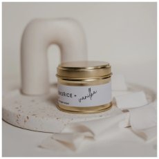 Vontree Candle Vonná sójová svíčka v plechovce jablko, skořice, vanilka