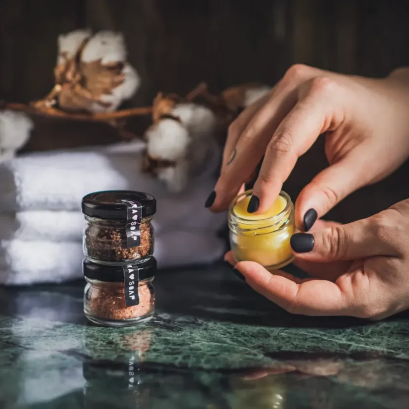 Almara Soap Přírodní balzám na rty Coffee Vegan